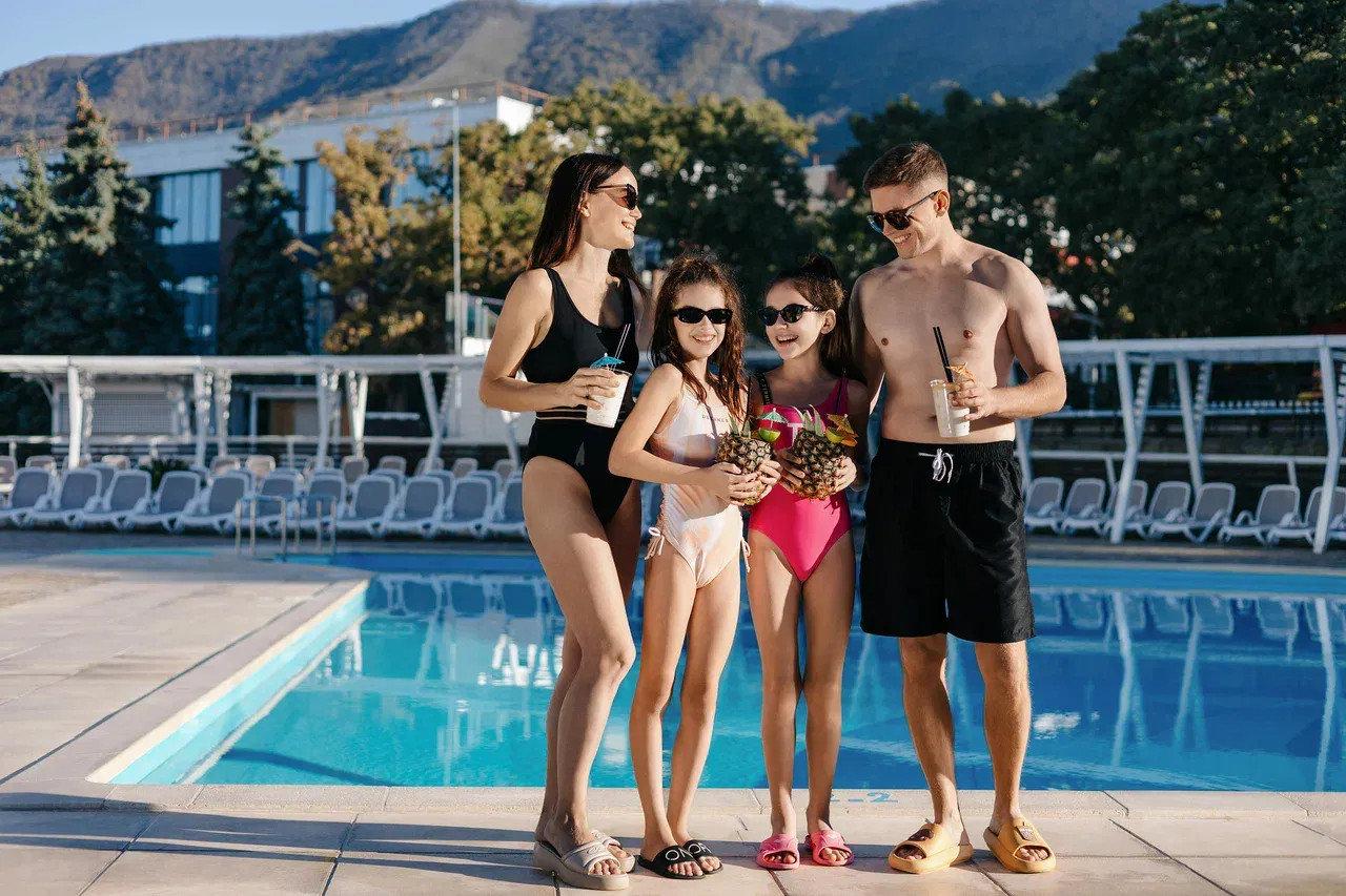 Бассейны отеля Alean Family Biarritz — фото 10